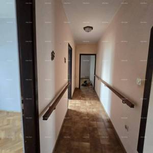 Prostrana kuća u blizini Pule ! Dva stana- 2500 m² zemljišta!