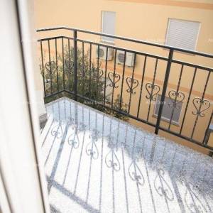 Prostrana kuća u Premanturi s pet spavaćih soba i vrtom, idealna za obitelj ili investiciju