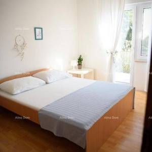 Prostrana kuća u Premanturi s pet spavaćih soba i vrtom, idealna za obitelj ili investiciju