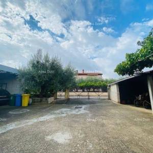 Prostrana kuća u Puli s velikim dvorištem i brojnim mogućnostima