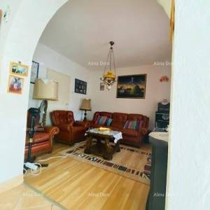 Prostrana kuća u Puli s velikim dvorištem i brojnim mogućnostima