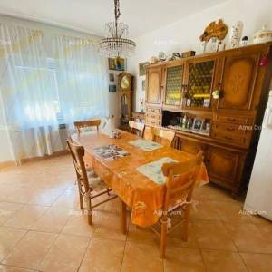 Prostrana kuća u Puli s velikim dvorištem i brojnim mogućnostima