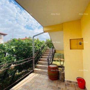 Prostrana kuća u Puli s velikim dvorištem i brojnim mogućnostima