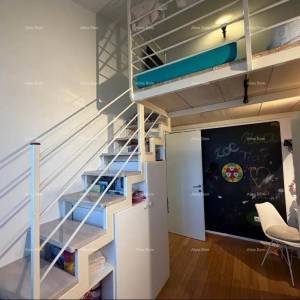 Prostrani stan u Puli s 2 spavaće sobe i parkingom, blizu centra i plaže