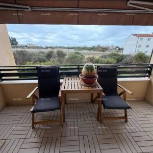 Prostrani stan u Puli s 2 spavaće sobe i parkingom, blizu centra i plaže