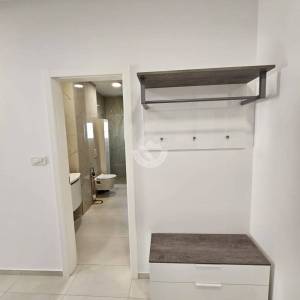 PRVI RED DO MORA – Luksuzni penthouse 240 m² + krovna terasa 98 m² | Srima – Vodice