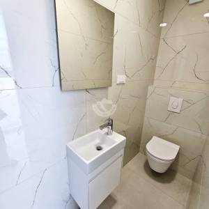 PRVI RED DO MORA – Luksuzni penthouse 240 m² + krovna terasa 98 m² | Srima – Vodice