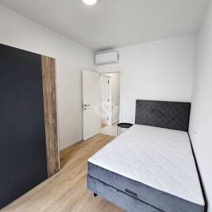 PRVI RED DO MORA – Luksuzni penthouse 240 m² + krovna terasa 98 m² | Srima – Vodice