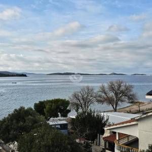 PRVI RED DO MORA – Luksuzni penthouse 240 m² + krovna terasa 98 m² | Srima – Vodice