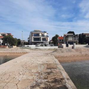 PRVI RED DO MORA – Luksuzni penthouse 240 m² + krovna terasa 98 m² | Srima – Vodice