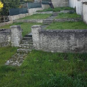 Pula!  Kuća s dva stana i velikim vrtom. Blizina Mup-a.