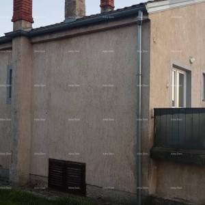 Pula!  Kuća s dva stana i velikim vrtom. Blizina Mup-a.