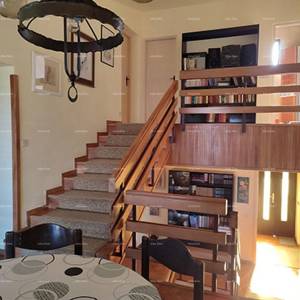 PULA – Škatari, obiteljska samostojeća kuća s velikom okućnicom