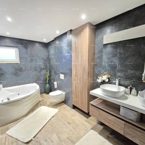 Pula. Stoja. Par minuta do mora. Luksuzna novogradnja! Stan s pogledom na more!