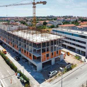 Pula! Višestambena, moderna zgrada s liftom, blizu centra. S43