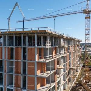 Pula,  Višestambena, moderna zgrada s liftom, blizu centra. Započeta gradnja u neposrednoj blizini , trgovačkog centra City Mal...