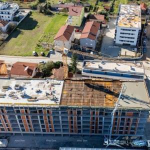 Pula,  Višestambena, moderna zgrada s liftom, blizu centra. Započeta gradnja u neposrednoj blizini , trgovačkog centra City Mal...