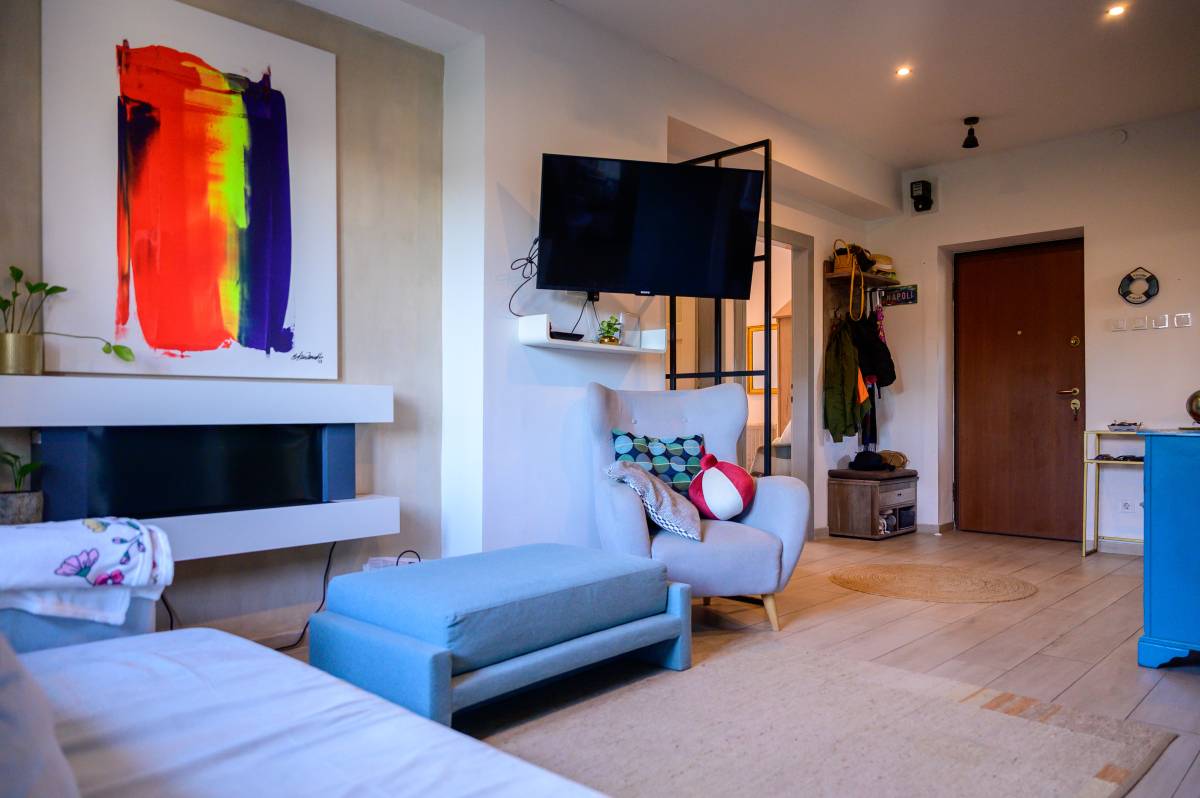 Renoviran dvosoban stan u neposrednoj blizini TC Joker