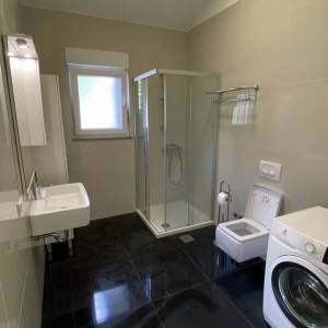 REŠETARI - Stan u novogradnji s dva pakrina mjesta