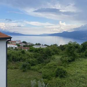 REŠETARI - Stan u novogradnji s dva pakrina mjesta