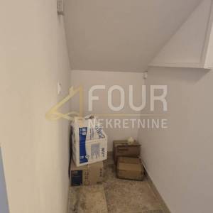 Rijeka, Kantrida, dvoetažni poslovni prostor, 98m2