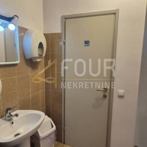 Rijeka, Kantrida, dvoetažni poslovni prostor, 98m2