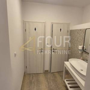 Rijeka, Kantrida, dvoetažni poslovni prostor, 98m2