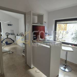 Rijeka, Kantrida, dvoetažni poslovni prostor, 98m2