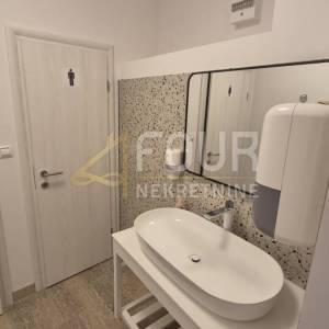 Rijeka, Kantrida, dvoetažni poslovni prostor, 98m2