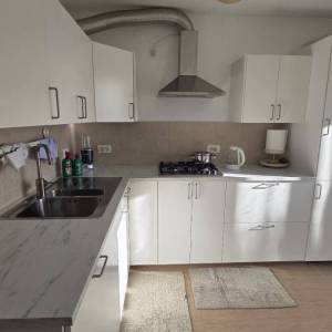 Rijeka, Srdoči - Novo uređen dvosobni stan s dnevnim boravkom