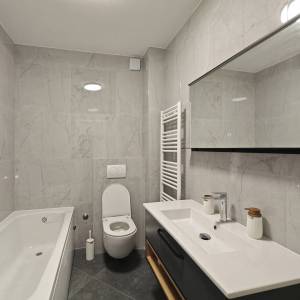 RIJEKA, SUŠAČKA DRAGA - Prostrani stan u prizemlju s dva parkirna mjesta