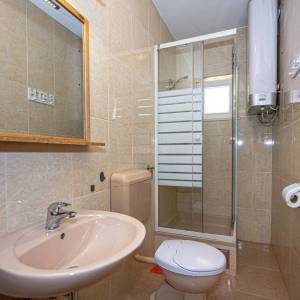 Rogoznica, samostojeća  kuća s apartmanima, prodaja