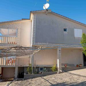 Rogoznica, samostojeća  kuća s apartmanima, prodaja