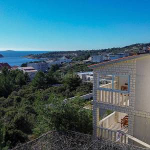 Rogoznica, samostojeća  kuća s apartmanima, prodaja