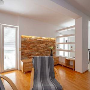 Rogoznica, samostojeća  kuća s apartmanima, prodaja