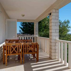 Rogoznica, samostojeća  kuća s apartmanima, prodaja