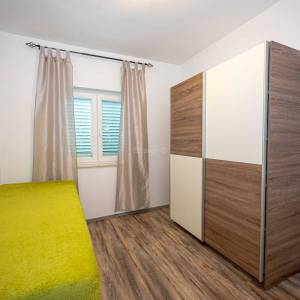 Rogoznica, samostojeća  kuća s apartmanima, prodaja