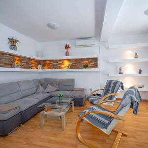 Rogoznica, samostojeća  kuća s apartmanima, prodaja