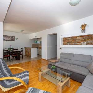 Rogoznica, samostojeća  kuća s apartmanima, prodaja