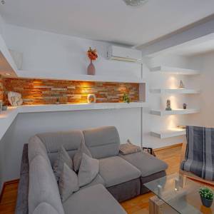 Rogoznica, samostojeća  kuća s apartmanima, prodaja