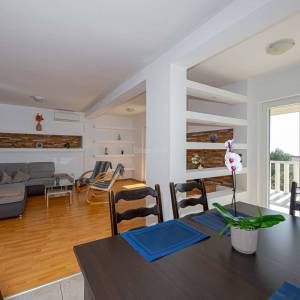 Rogoznica, samostojeća  kuća s apartmanima, prodaja