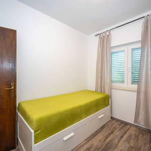 Rogoznica, samostojeća  kuća s apartmanima, prodaja