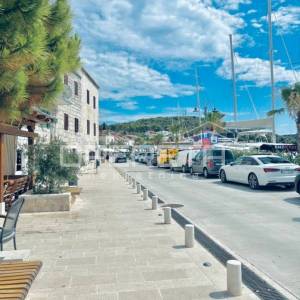 Rogoznica - tradicionalna kuća u blizini rive