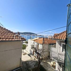 Rogoznica - tradicionalna kuća u blizini rive