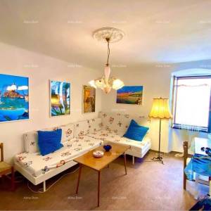 Rovinj, prvi red. Pogled na more. Prodajem dvoetažni stan s pogledom na rovinjsku luku i otok Katarinu