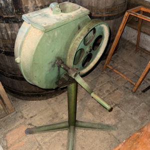 Ručni mlin za kukuruz