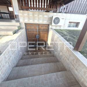 samostojeća kuća, bazen, jakuzzi, roštilj,