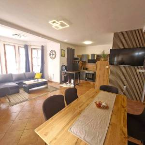 samostojeća kuća, bazen, jakuzzi, roštilj,