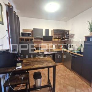 samostojeća kuća, bazen, jakuzzi, roštilj,