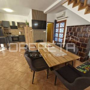 samostojeća kuća, bazen, jakuzzi, roštilj,